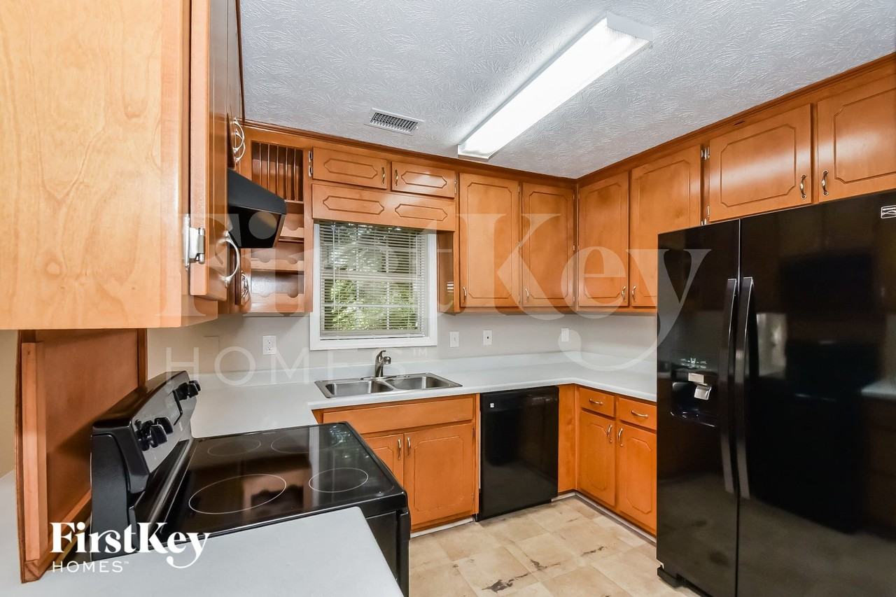 189 Bay Court Dr - Photo 4 of 15