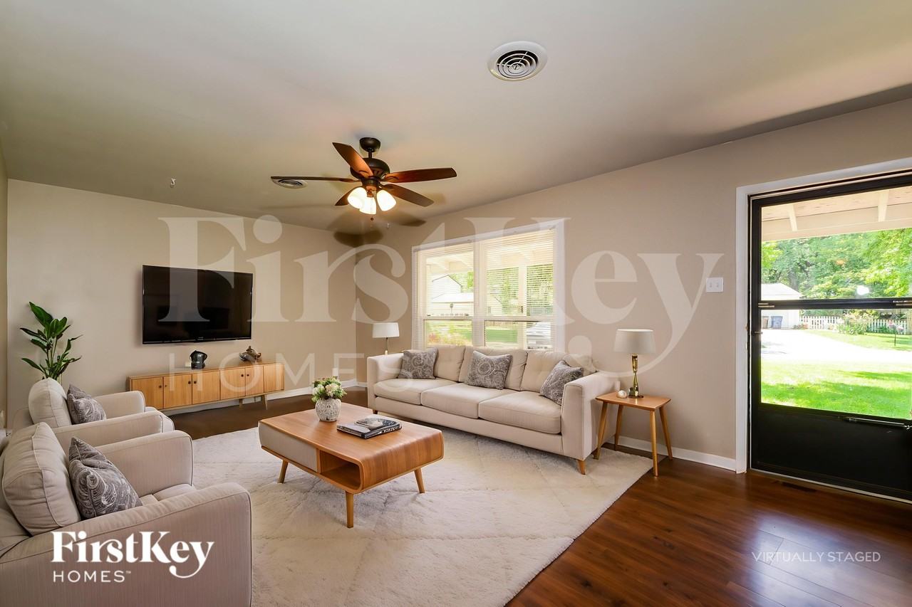 12465 Larkwood Dr - Photo 4 of 18