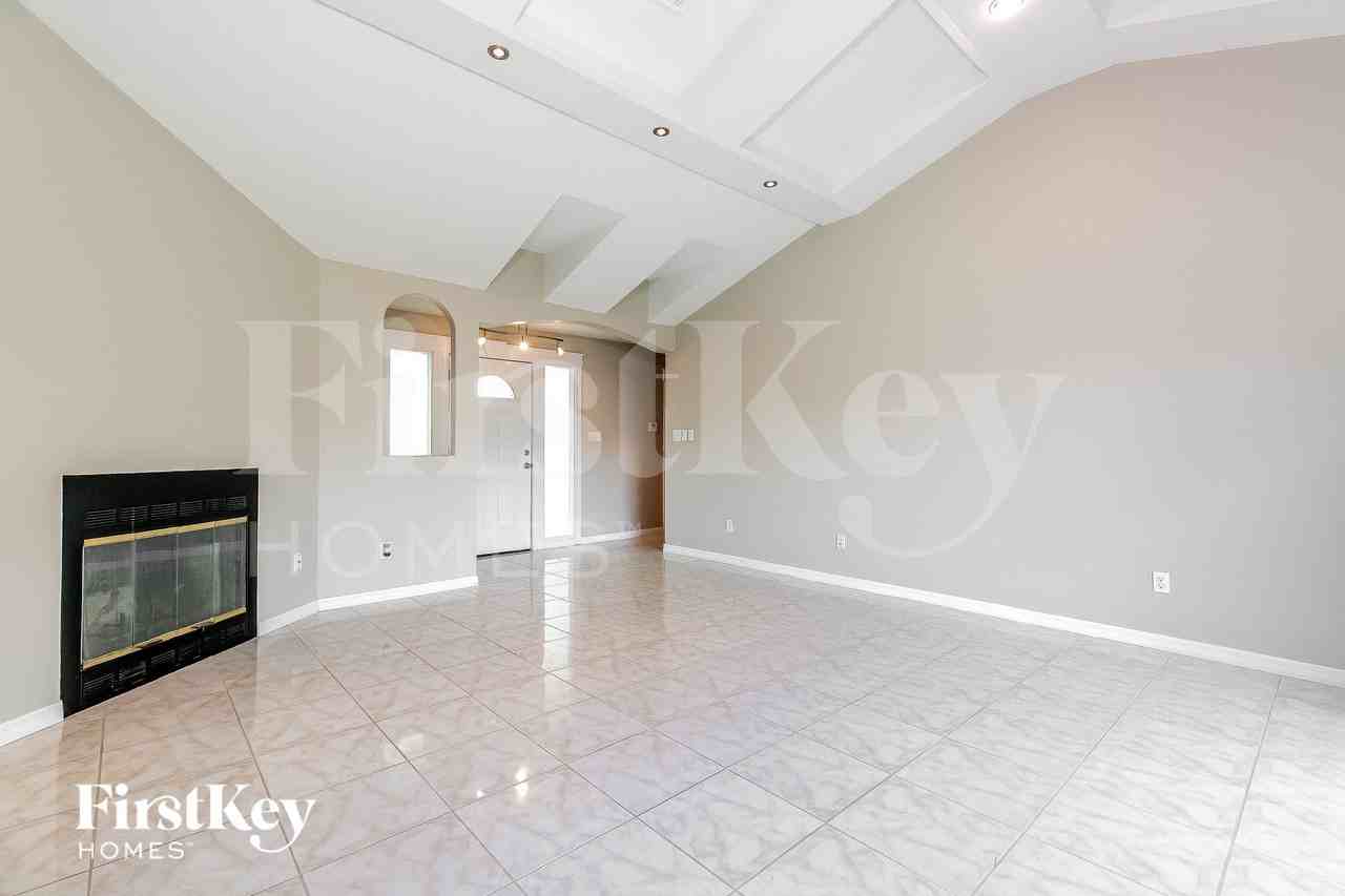 1003 Faircloth Ct - Photo 4 of 15