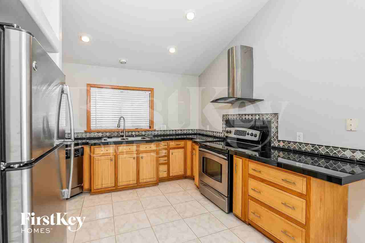 1003 Faircloth Ct - Photo 6 of 15