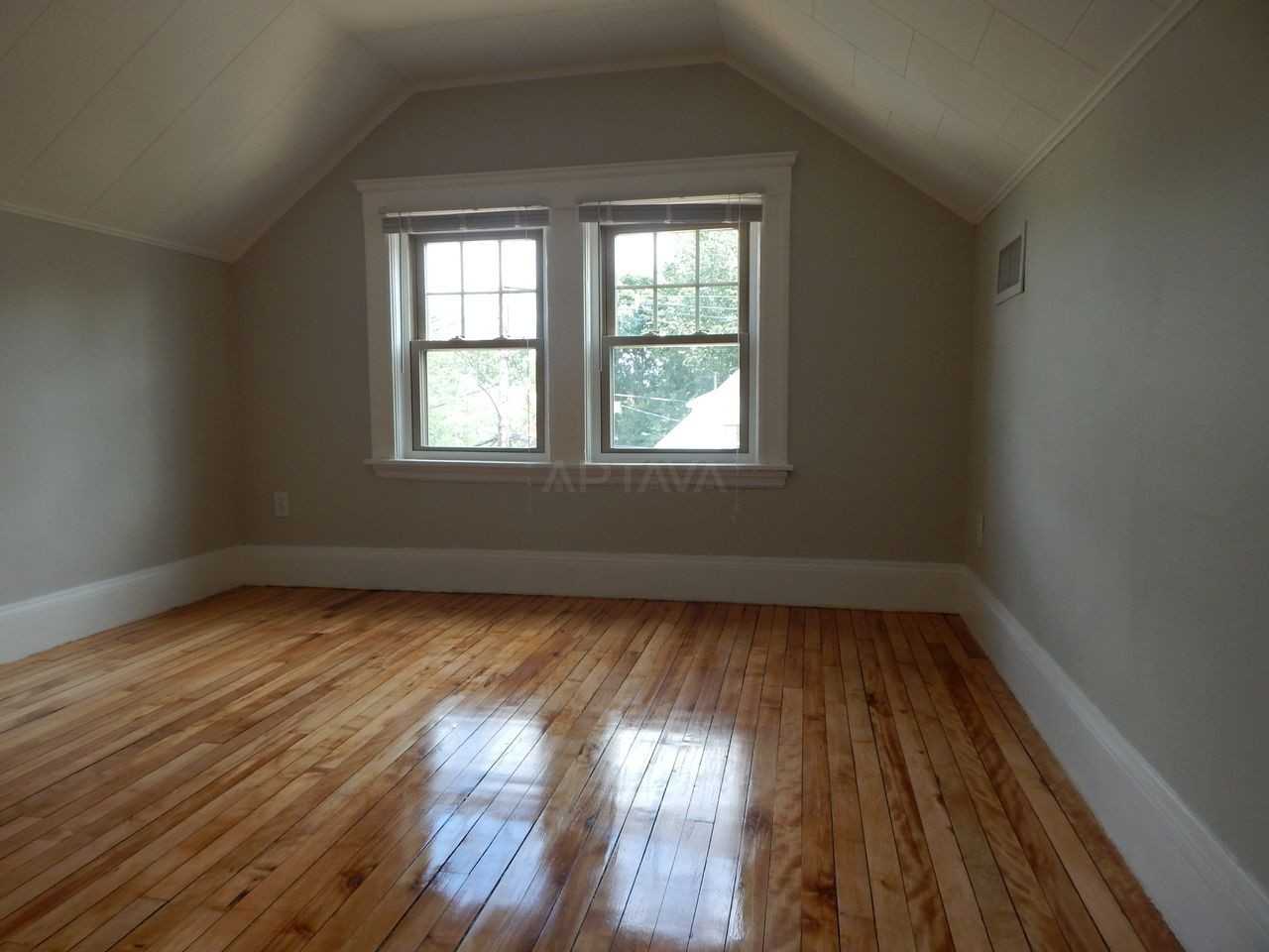 18 Sycamore St #2 - Photo 6 of 15