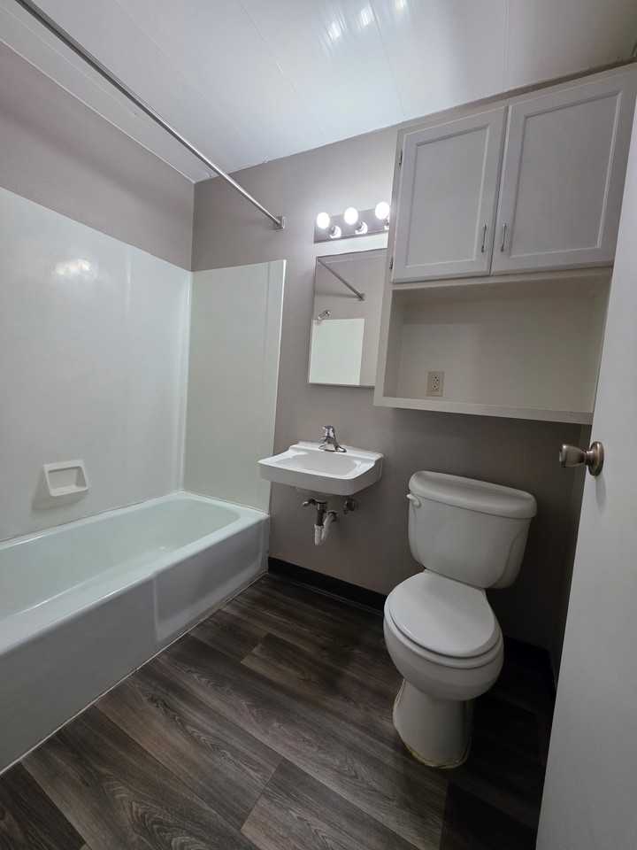 1627 7th St N #4 - Photo 2 of 18