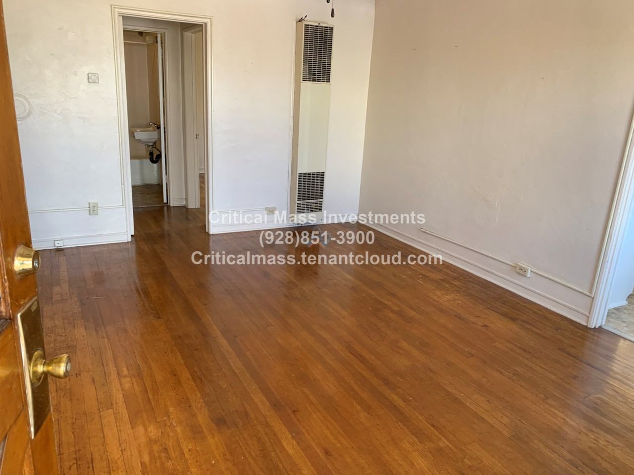 403 W Oak St - Photo 5 of 5