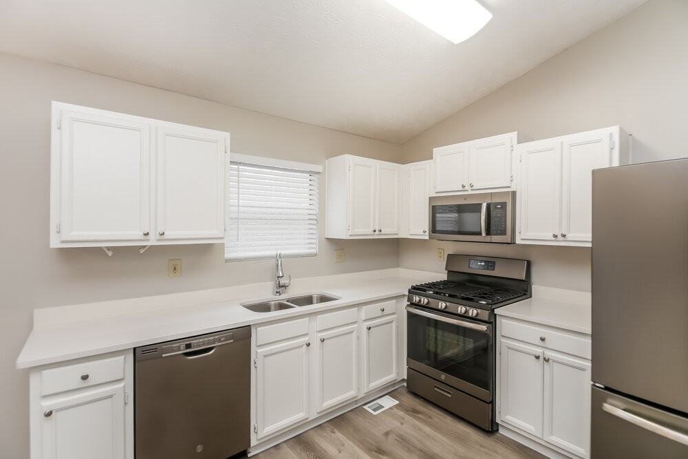 6018 Valley Trails Ct - Photo 6 of 15