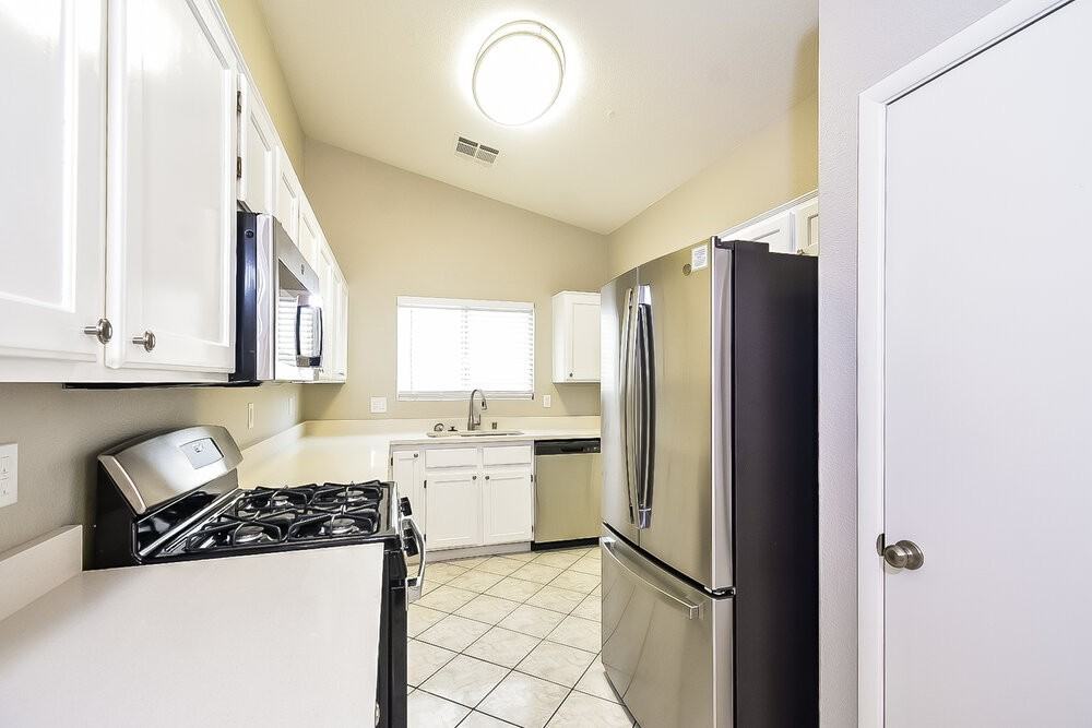 3633 Nairobi Ln - Photo 5 of 16
