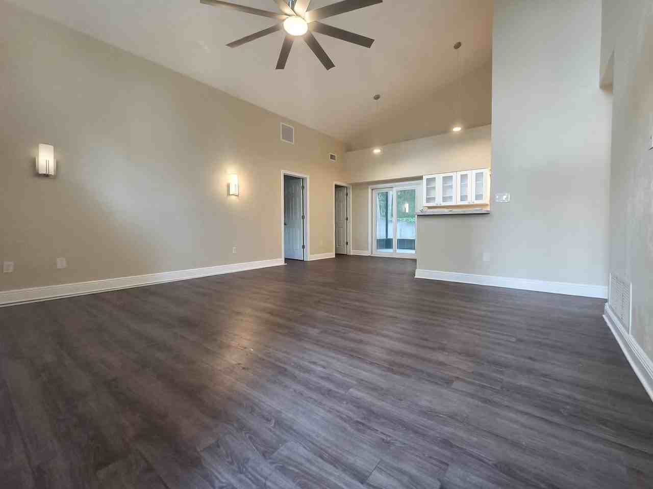 2929 Nw 43rd Ave - Photo 2 of 19