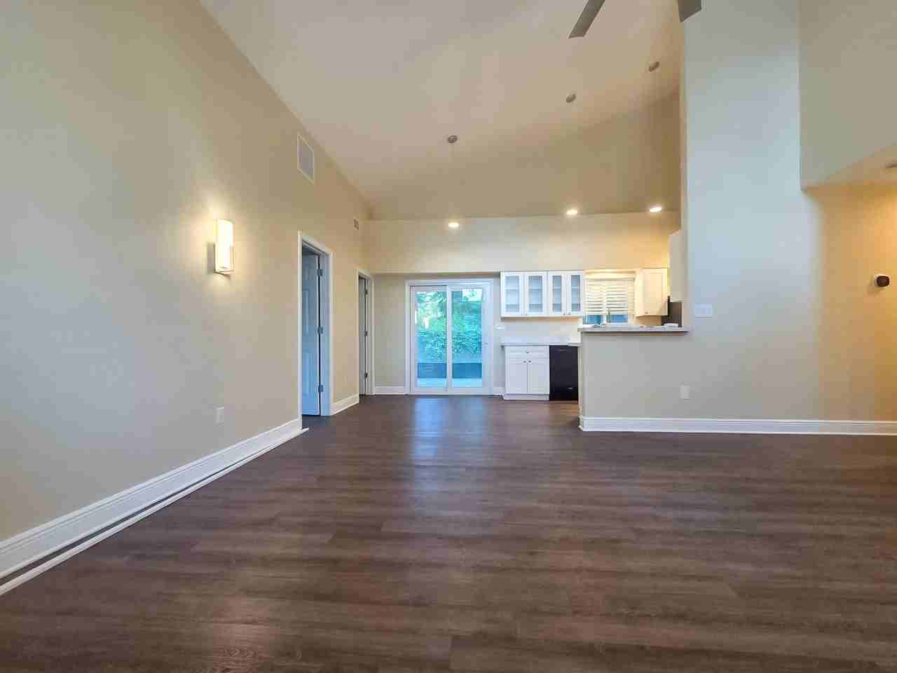 2929 Nw 43rd Ave - Photo 3 of 19