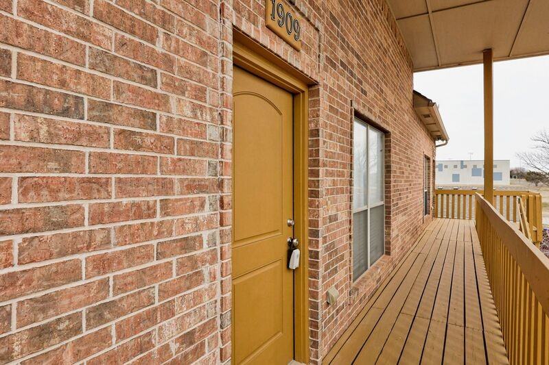 1911 Dover St #1911 - Photo 3 of 32