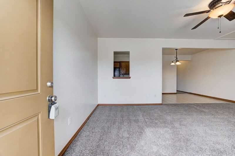 1911 Dover St #1911 - Photo 4 of 32