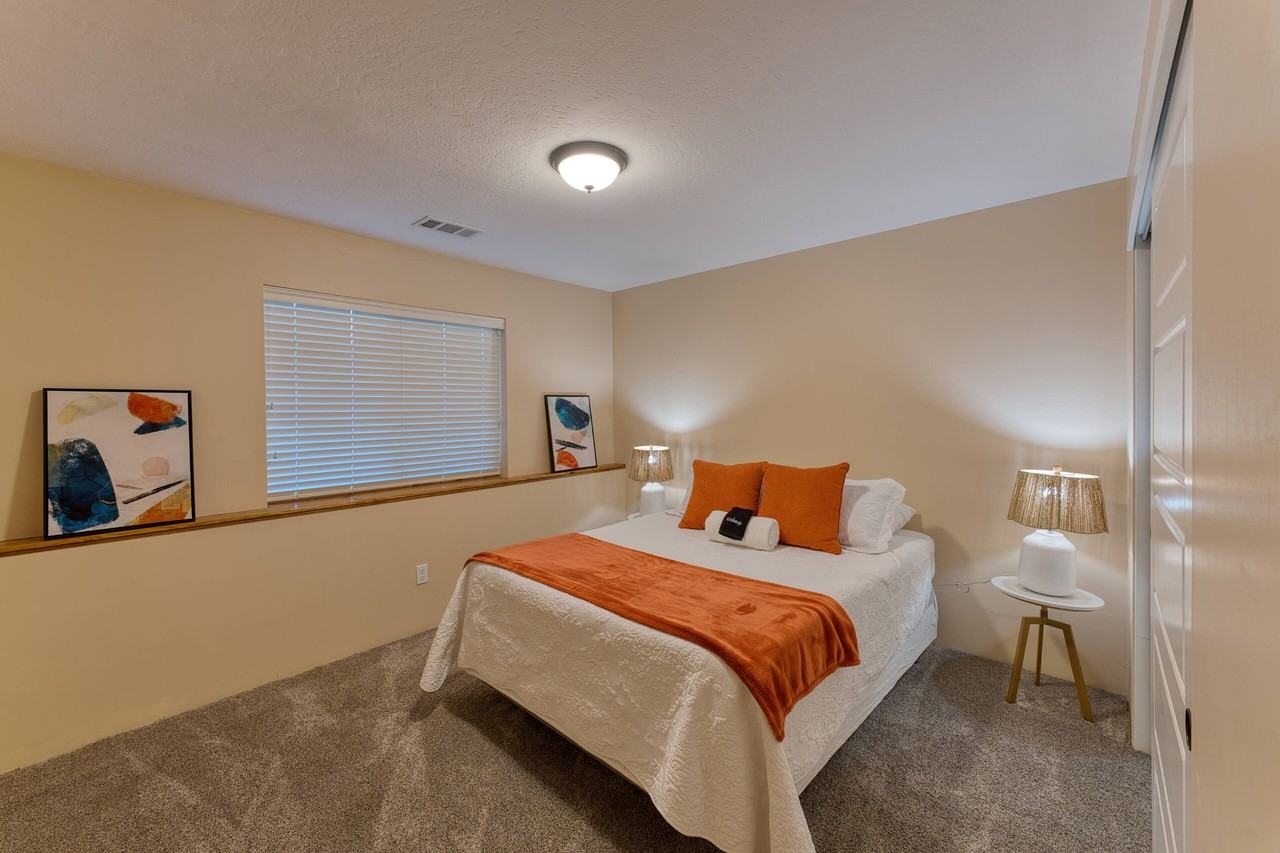 1112 Nw Elm St - Photo 3 of 16
