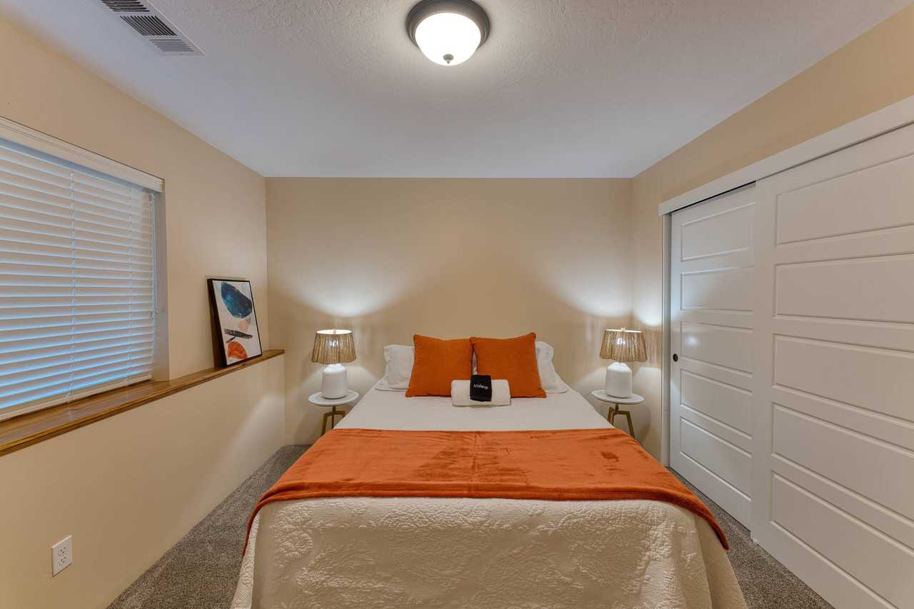 1112 Nw Elm St - Photo 5 of 16