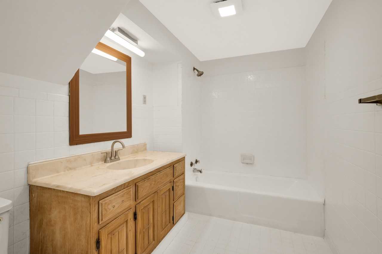 895 Humboldt Ave - Photo 2 of 12