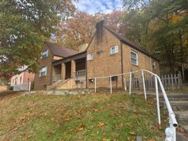 featured image of 617 Montrose Dr #617