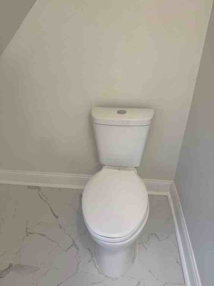 617 Montrose Dr #617 - Photo 2 of 11