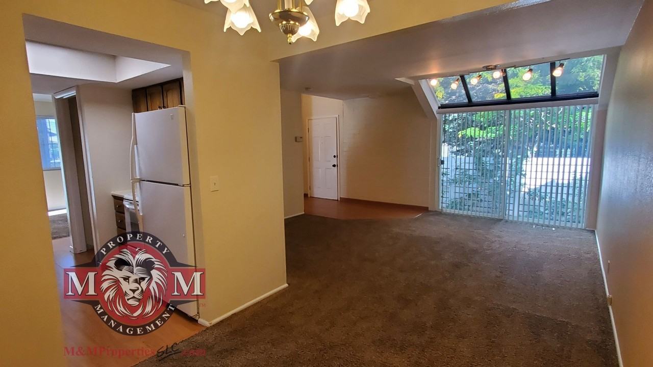 975 E Essex Court Way #4 - Photo 5 of 28