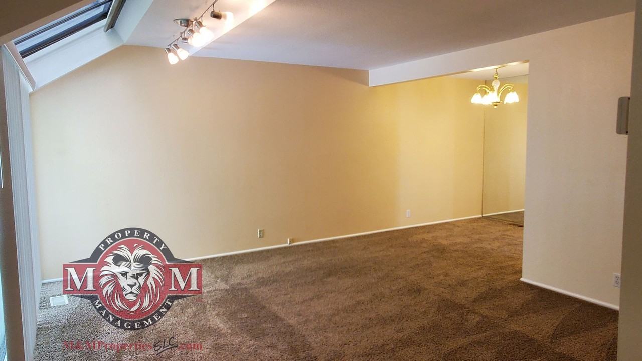 975 E Essex Court Way #4 - Photo 6 of 28