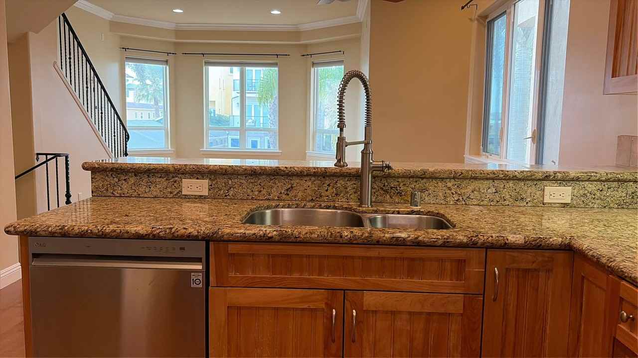 211 Windward Way - Photo 6 of 25
