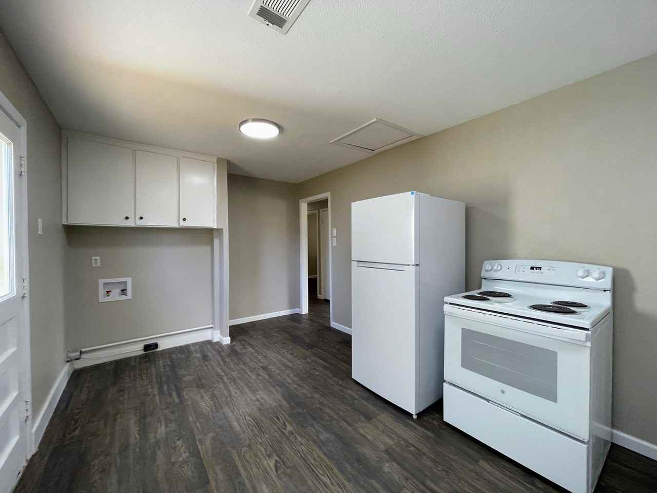 2109 42nd St - Photo 7 of 32