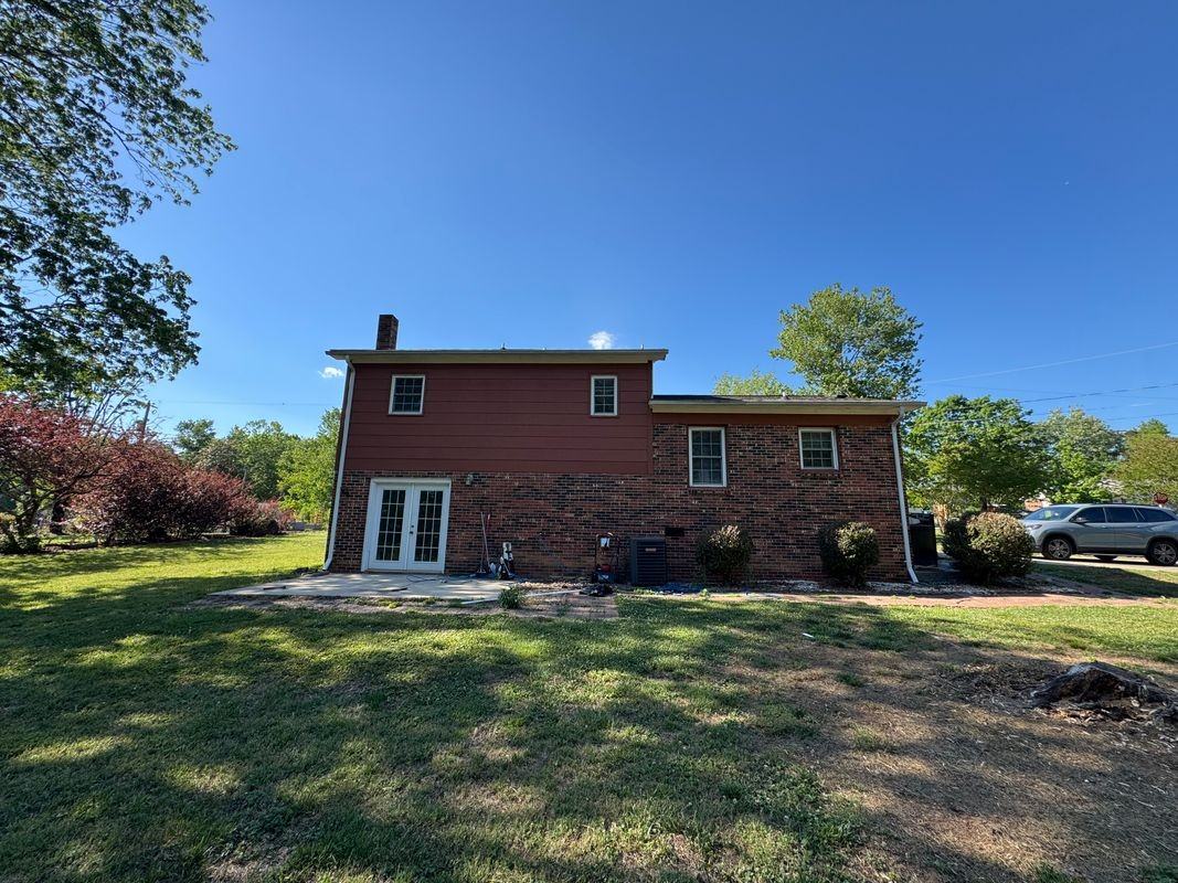 1020 Village Cir - Photo 2 of 8