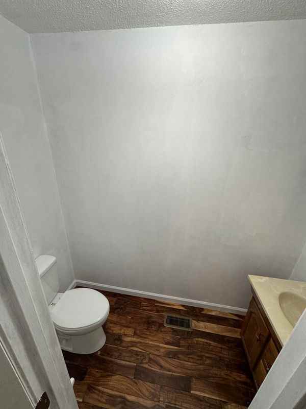 1020 Village Cir - Photo 6 of 8