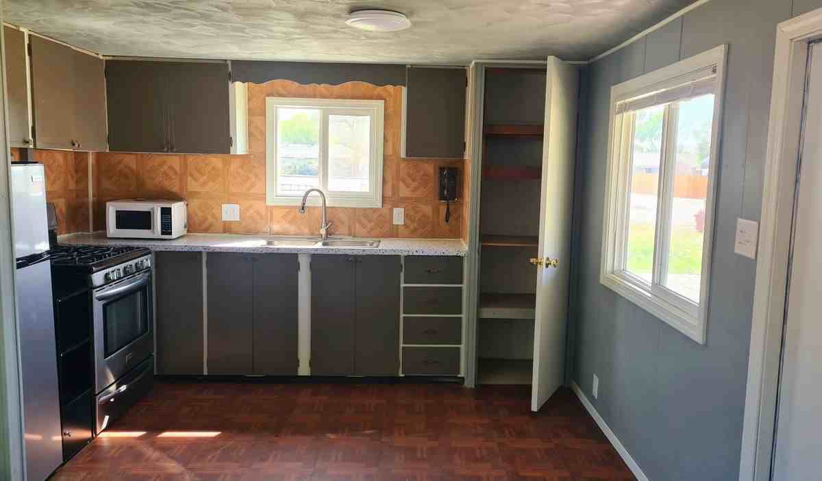 201 E Starcher Ave - Photo 4 of 25