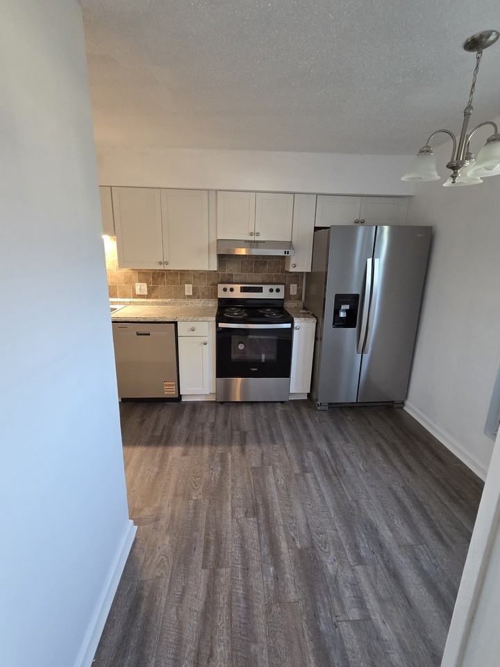 3757 Heathrow Dr - Photo 4 of 27