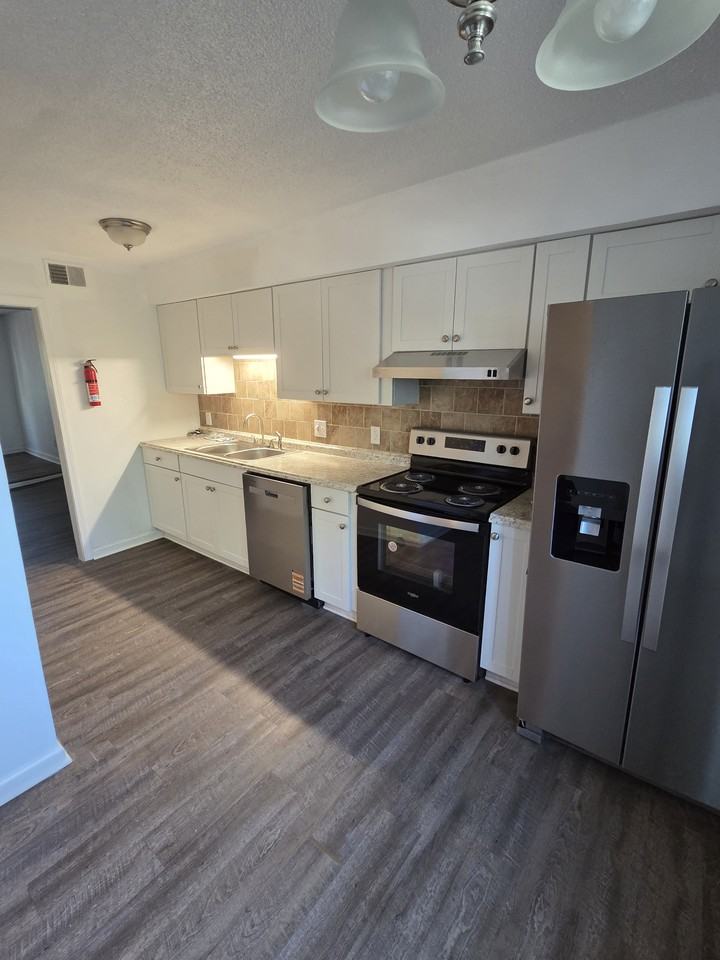 3757 Heathrow Dr - Photo 6 of 27