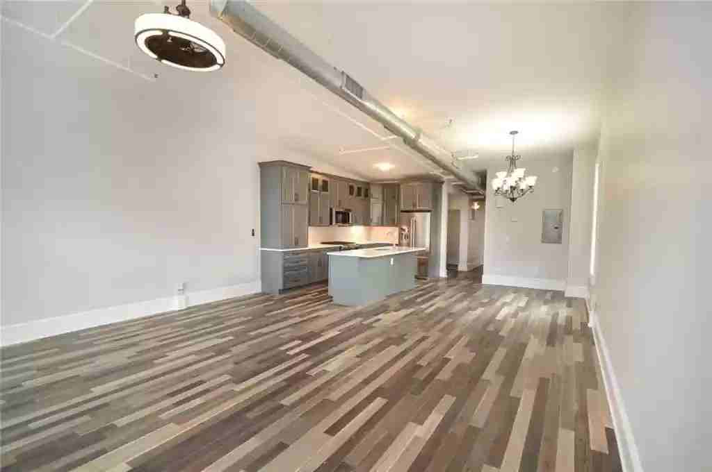 139 State St - Photo 4 of 6