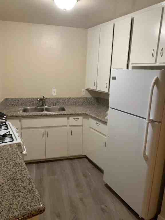194 Summit St - Photo 6 of 6
