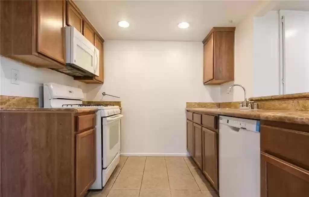 1110 W Blaine St - Photo 3 of 11