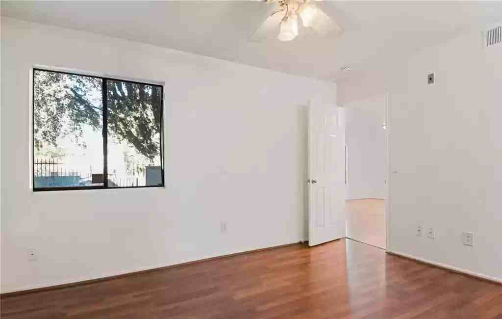 1110 W Blaine St - Photo 4 of 11