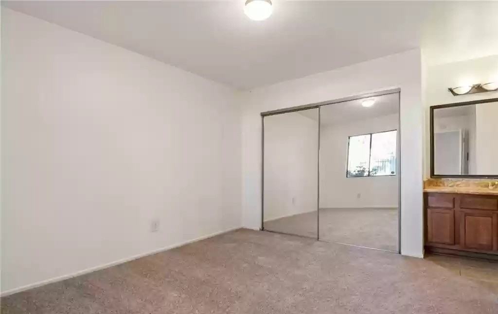 1110 W Blaine St - Photo 5 of 11