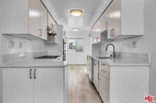 404 San Vicente Blvd - Photo 2 of 9