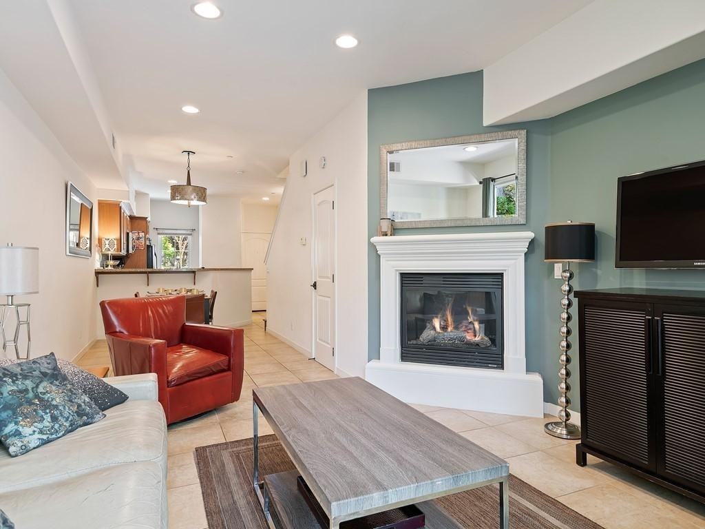 345 Kellogg Way - Photo 6 of 8