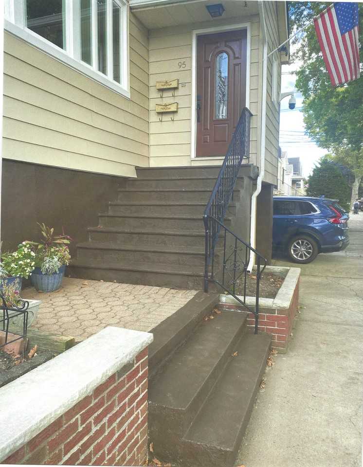 95 W 49th St #2 - Photo 2 of 15