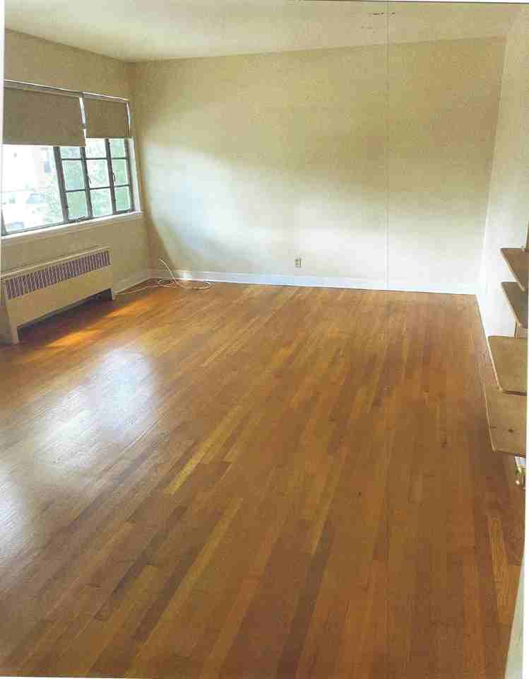 95 W 49th St #2 - Photo 4 of 15