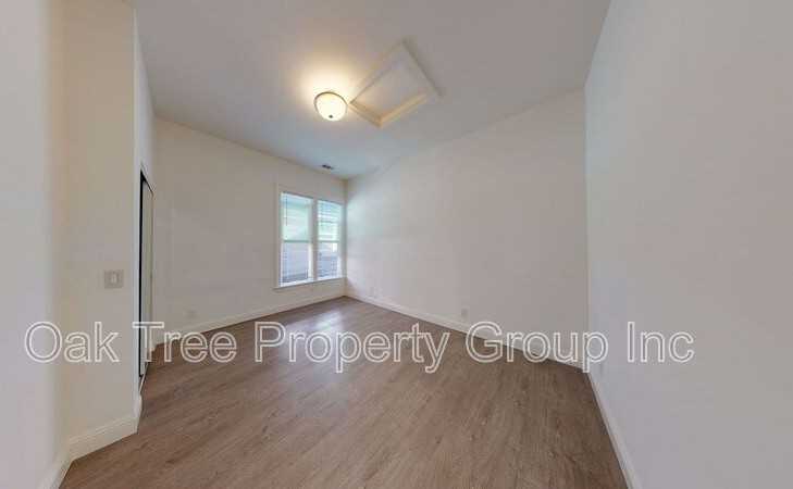 2317 Martin Luther King Jr Way - Photo 4 of 14