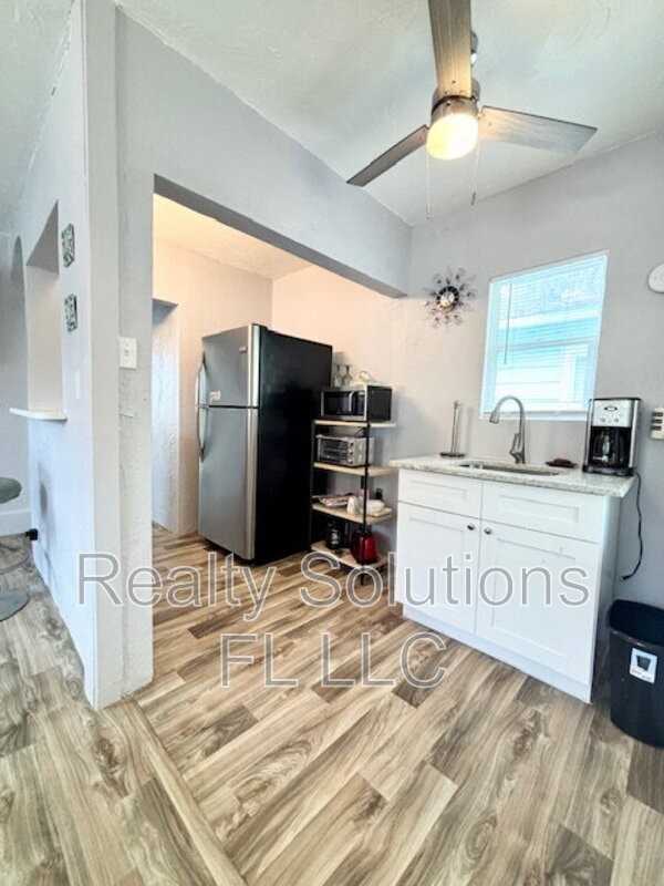 418 Daytona St - Photo 7 of 12