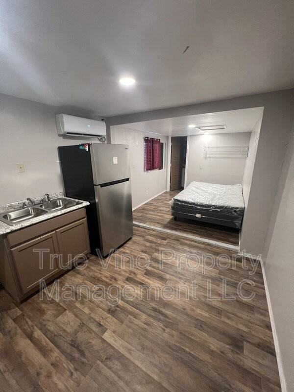 1202 Division Ave #2 - Photo 3 of 9