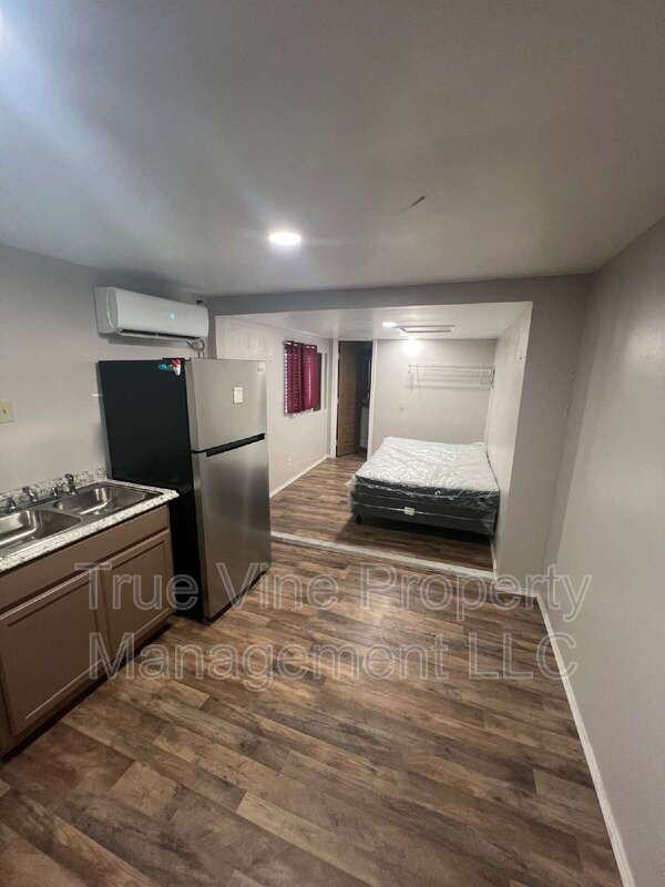 1202 Division Ave #2 - Photo 5 of 9
