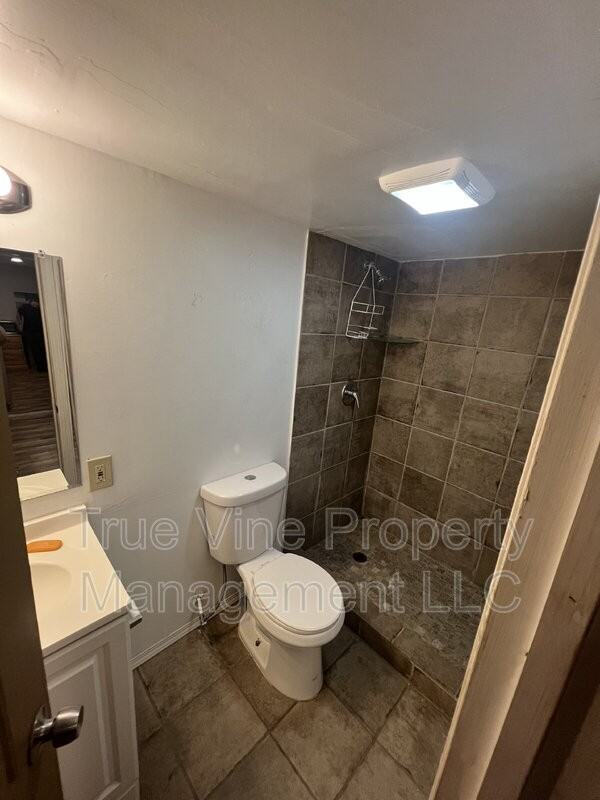 1202 Division Ave #2 - Photo 6 of 9