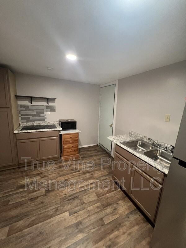 1202 Division Ave #2 - Photo 6 of 7