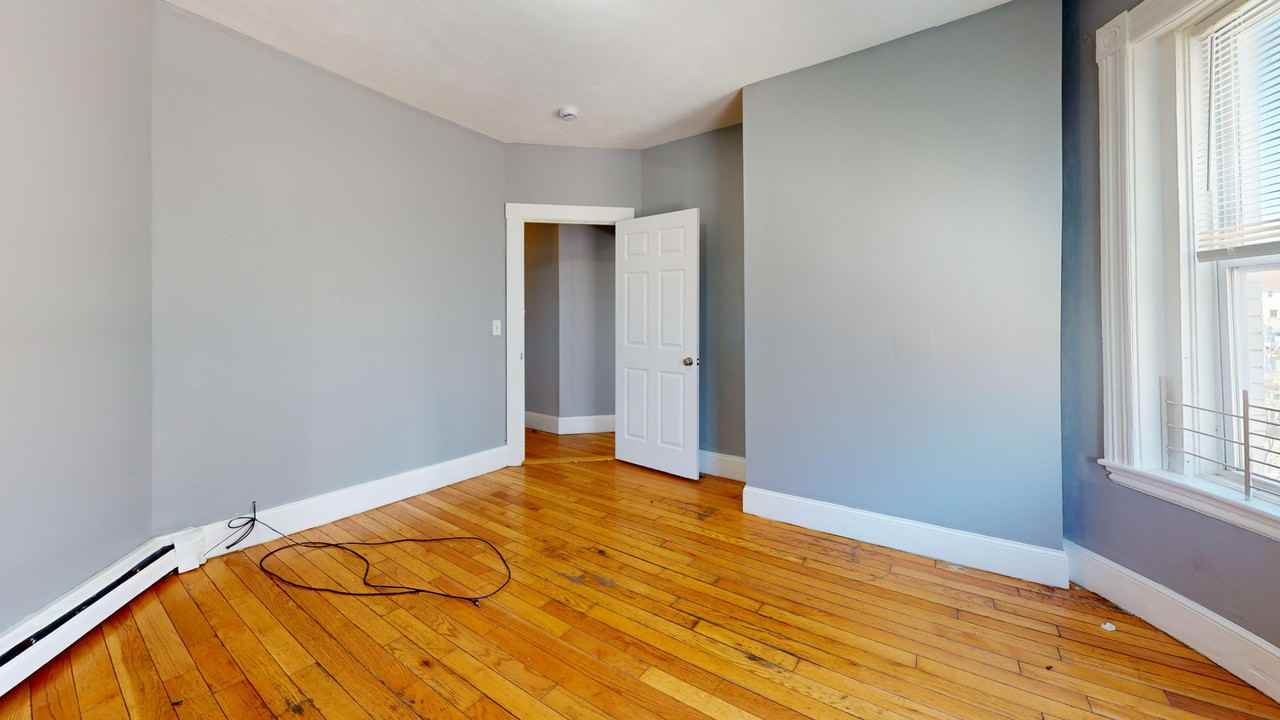229 Washington St #3 - Photo 7 of 12