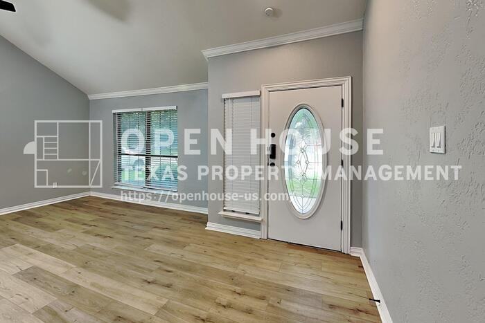 1824 Hamilton Dr - Photo 4 of 20