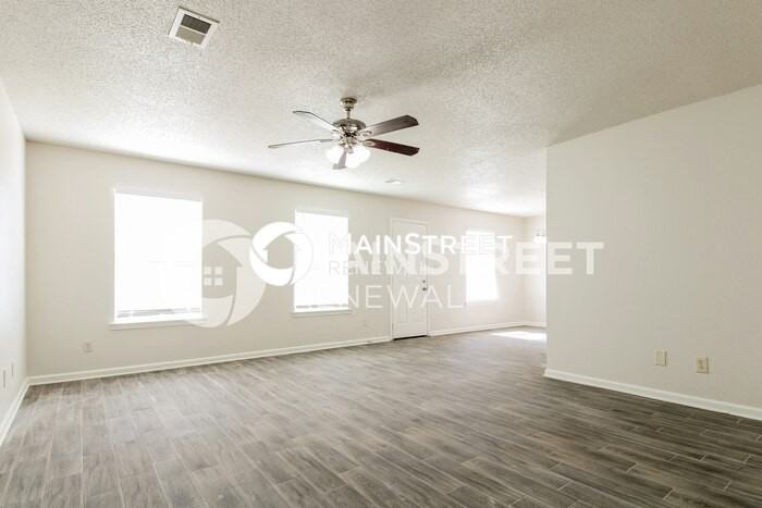 4660 Royal View Dr - Photo 5 of 17