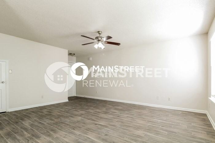 4660 Royal View Dr - Photo 6 of 17