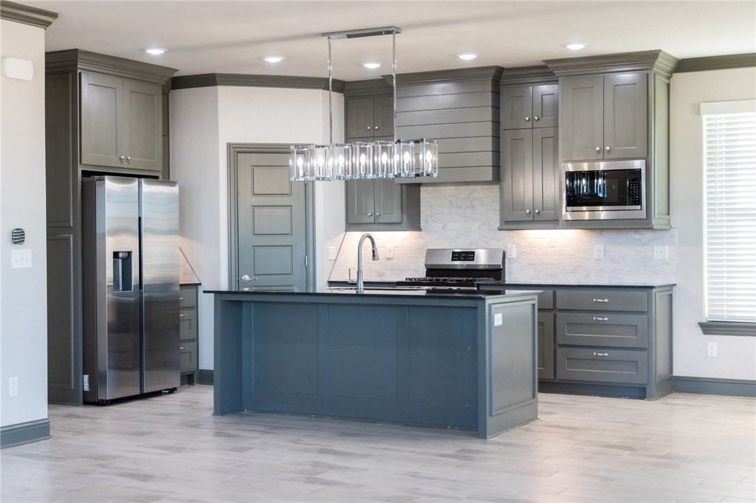 201 Vicks Cir - Photo 2 of 9