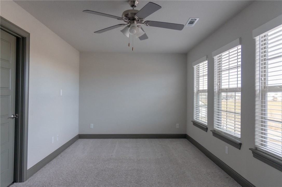 201 Vicks Cir - Photo 6 of 9