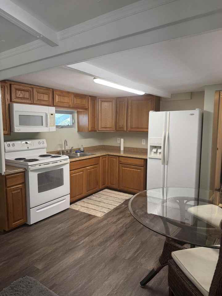 245 Lee Ave - Photo 2 of 14