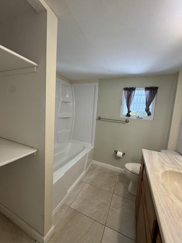 245 Lee Ave - Photo 5 of 14